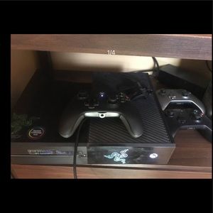 Xbox One 11 games 3 controllers 2 headsets